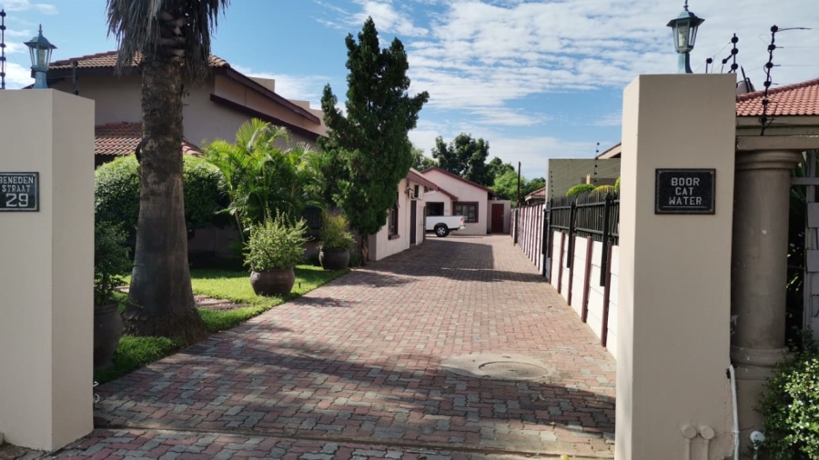 4 Bedroom Property for Sale in Oos Einde North West